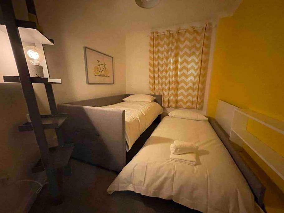 East Walls Apartment Chichester Bagian luar foto