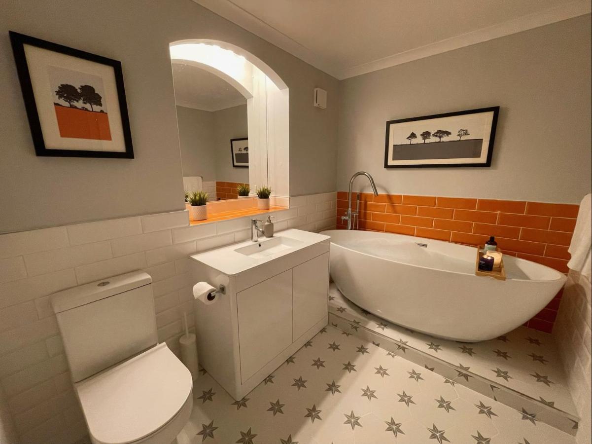 East Walls Apartment Chichester Bagian luar foto