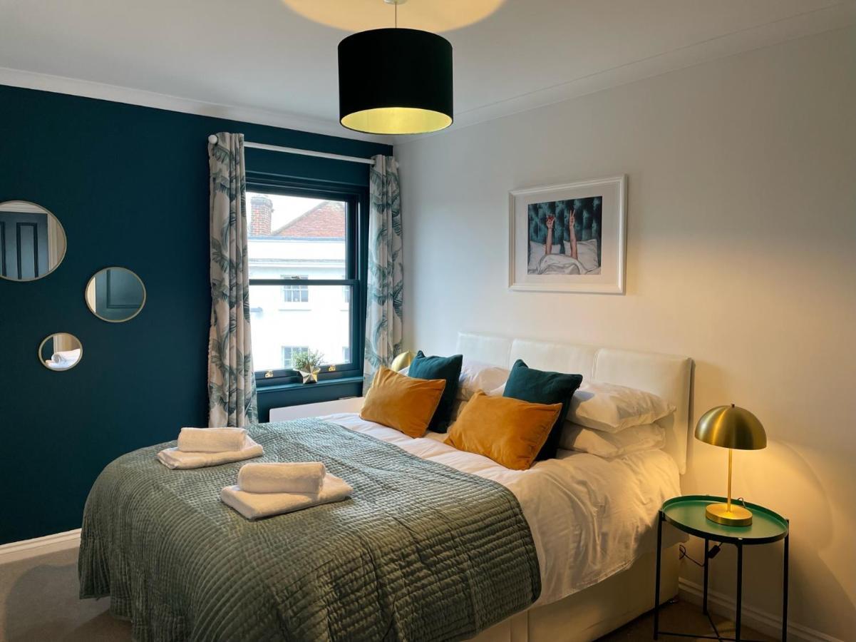 East Walls Apartment Chichester Bagian luar foto